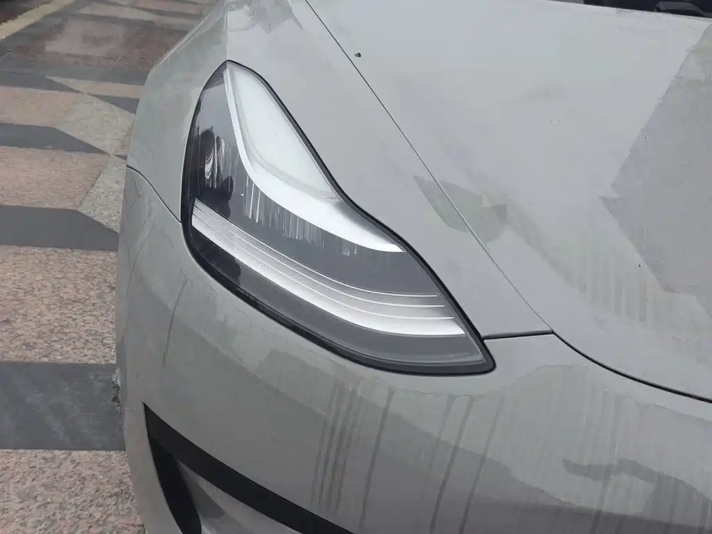 Tesla Model 3 — миниатюра 7