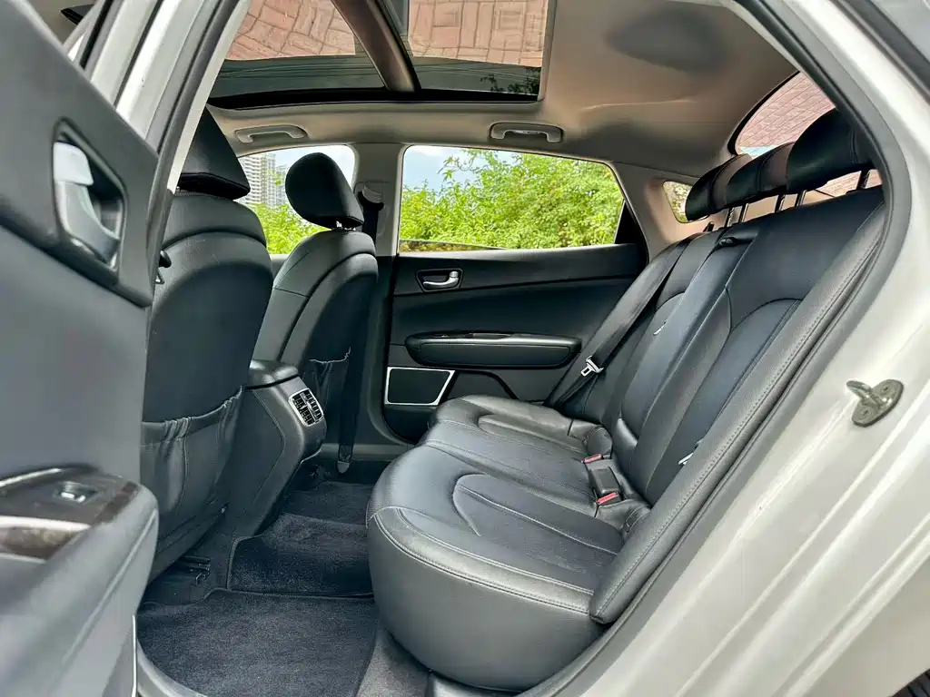 Kia K5 2016 1.6T AT LUX