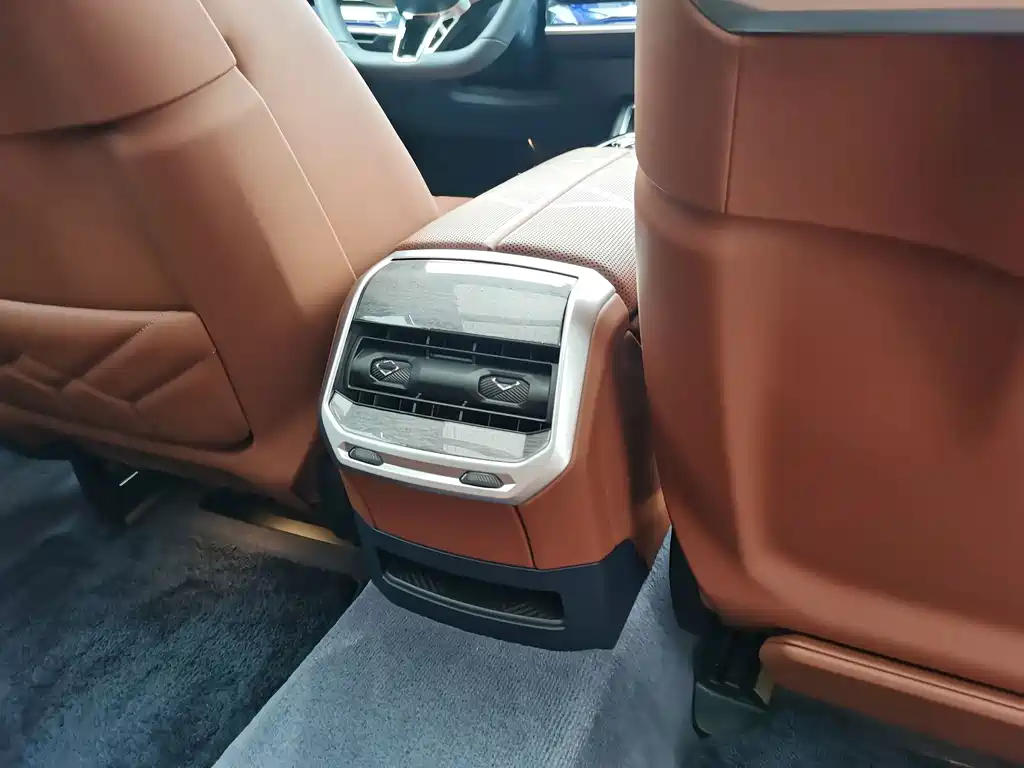 BMW i7 — миниатюра 22