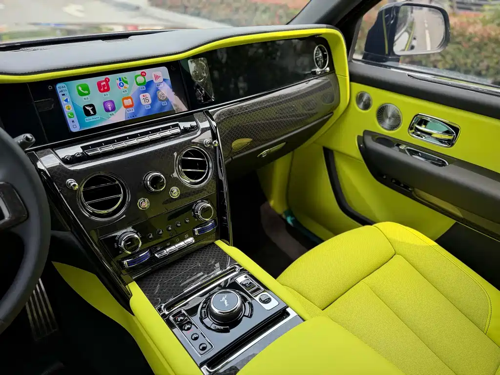 Rolls-Royce Cullinan — миниатюра 11