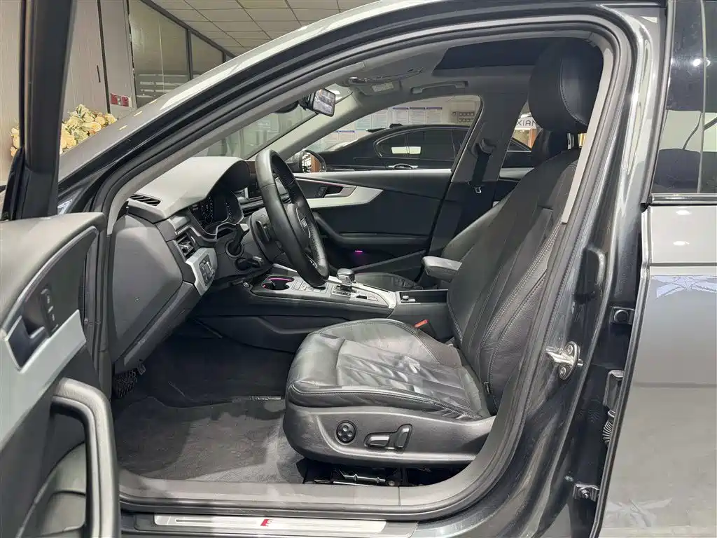 Audi A4L 2019 40 TFSI Fashion V