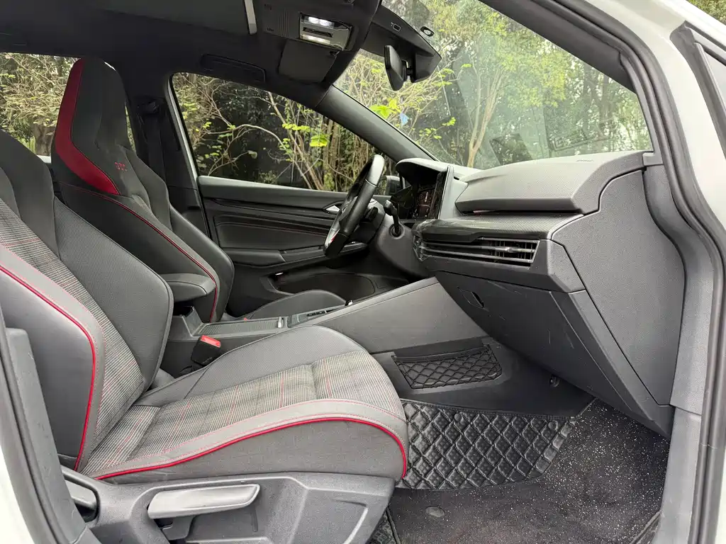 Volkswagen Golf GTI — миниатюра 12