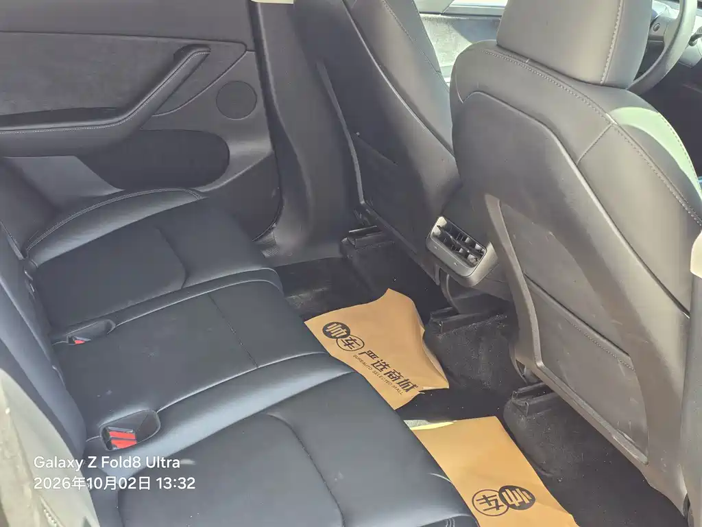 Tesla Model Y — миниатюра 6
