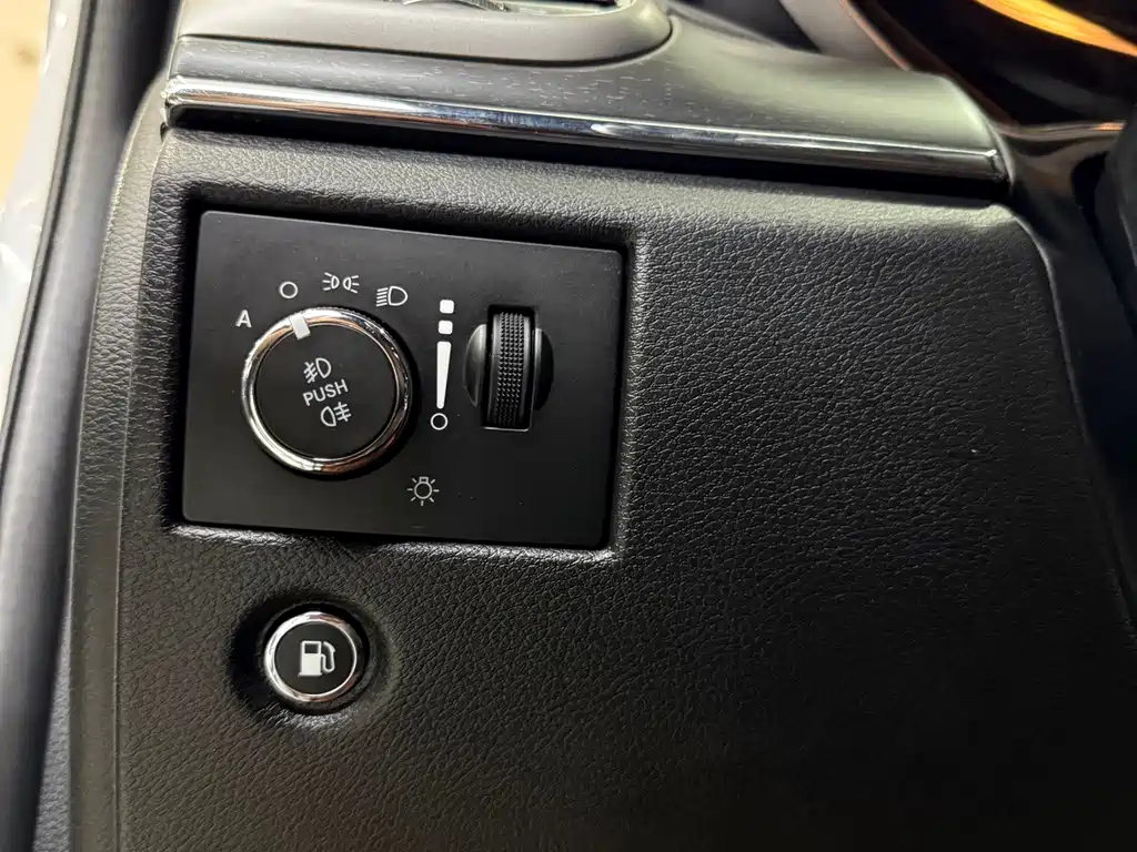 Jeep Grand Cherokee (Import) — миниатюра 5