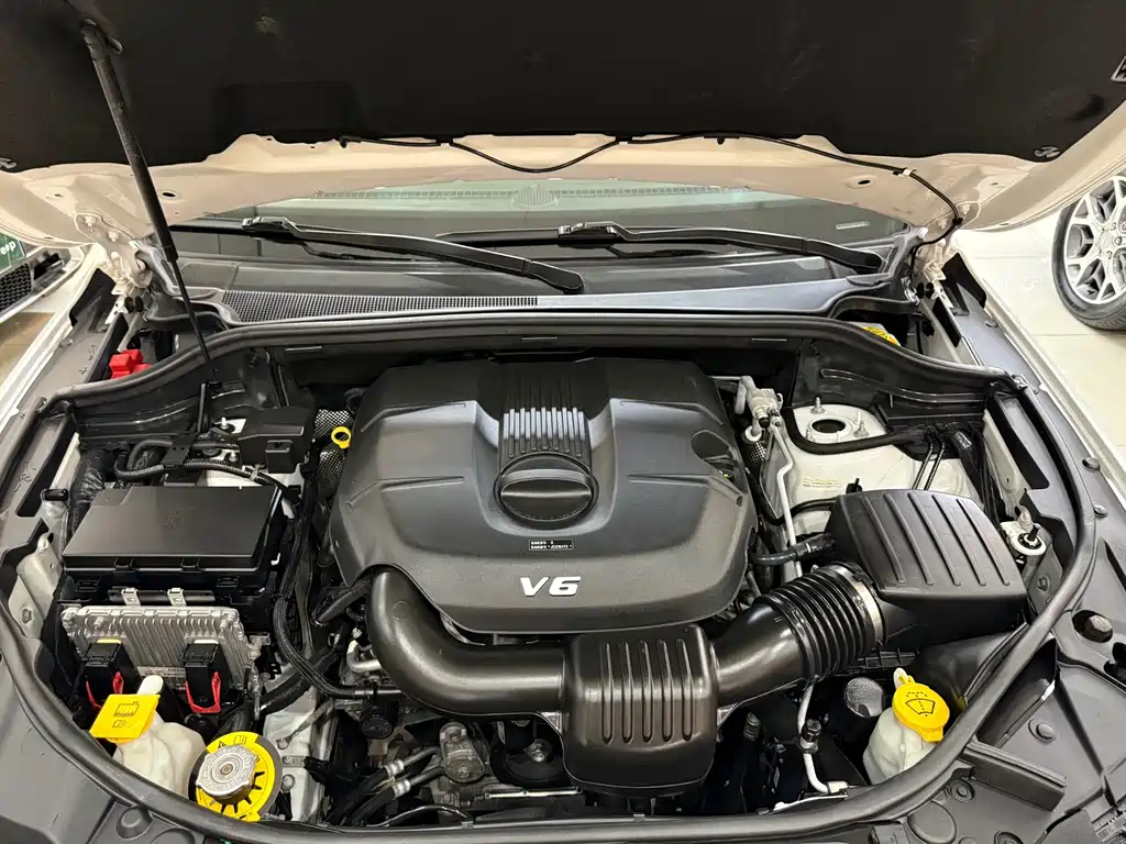 Jeep Grand Cherokee (Import) — миниатюра 18