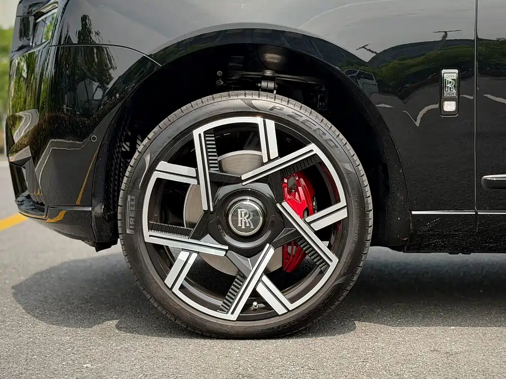 Rolls-Royce Cullinan — миниатюра 31