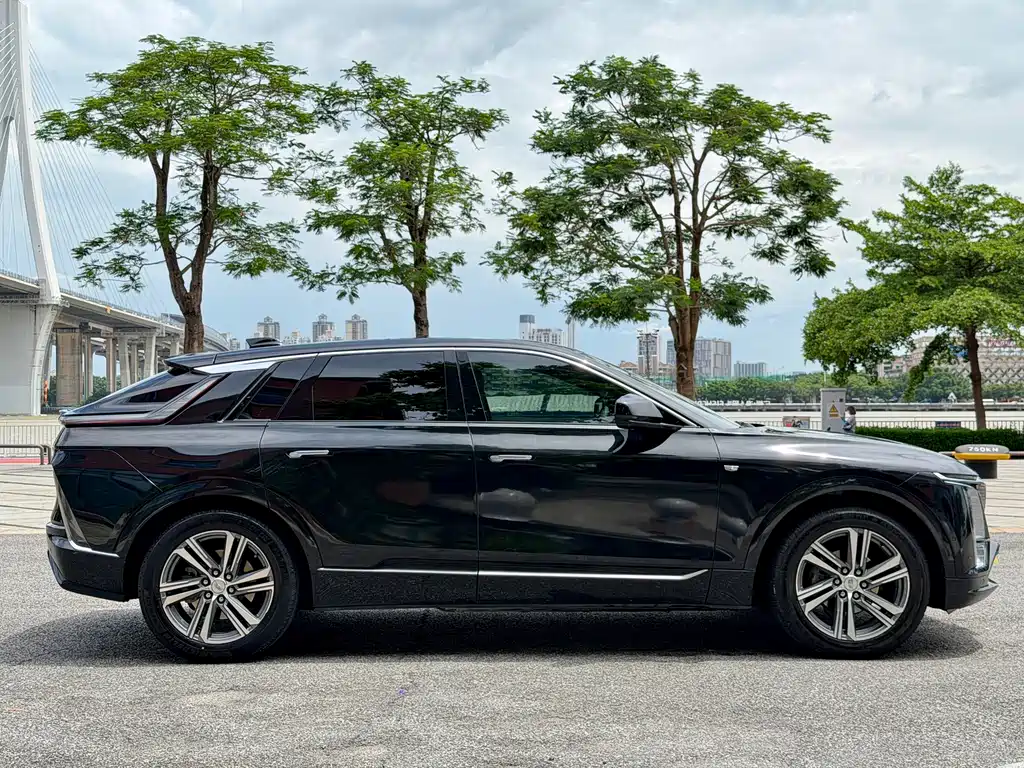 Cadillac IQ 2024 Luxury
