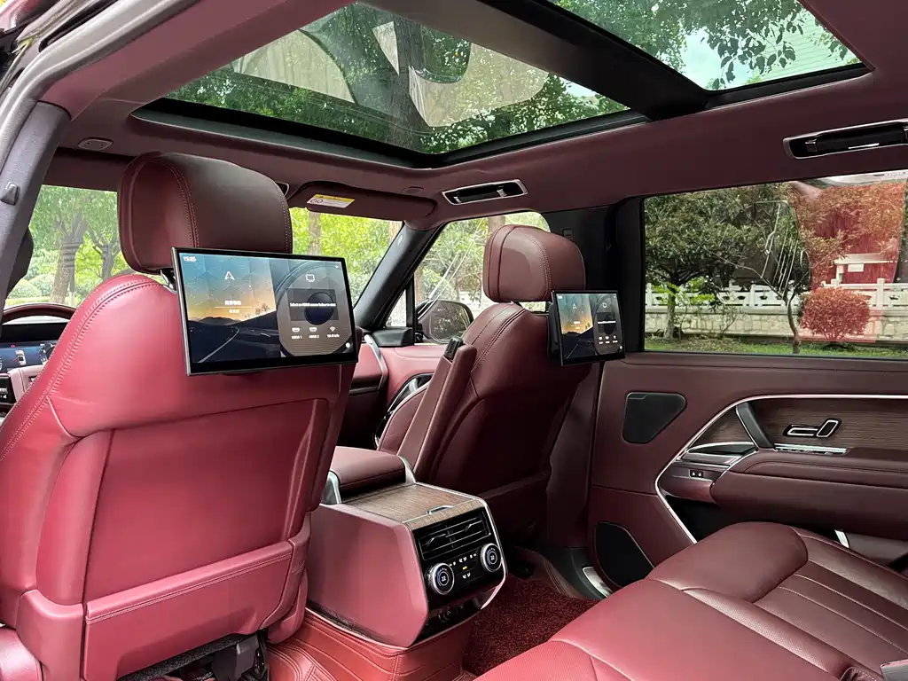 Land Rover Range Rover 2023 — фото 24