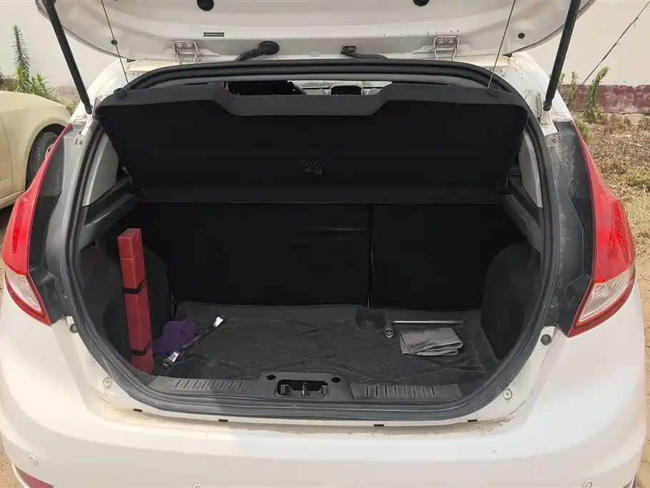 Ford Fiesta 2013 1.5L MT Fashion