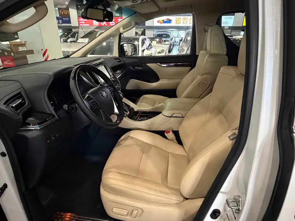 Toyota Alphard — миниатюра 6
