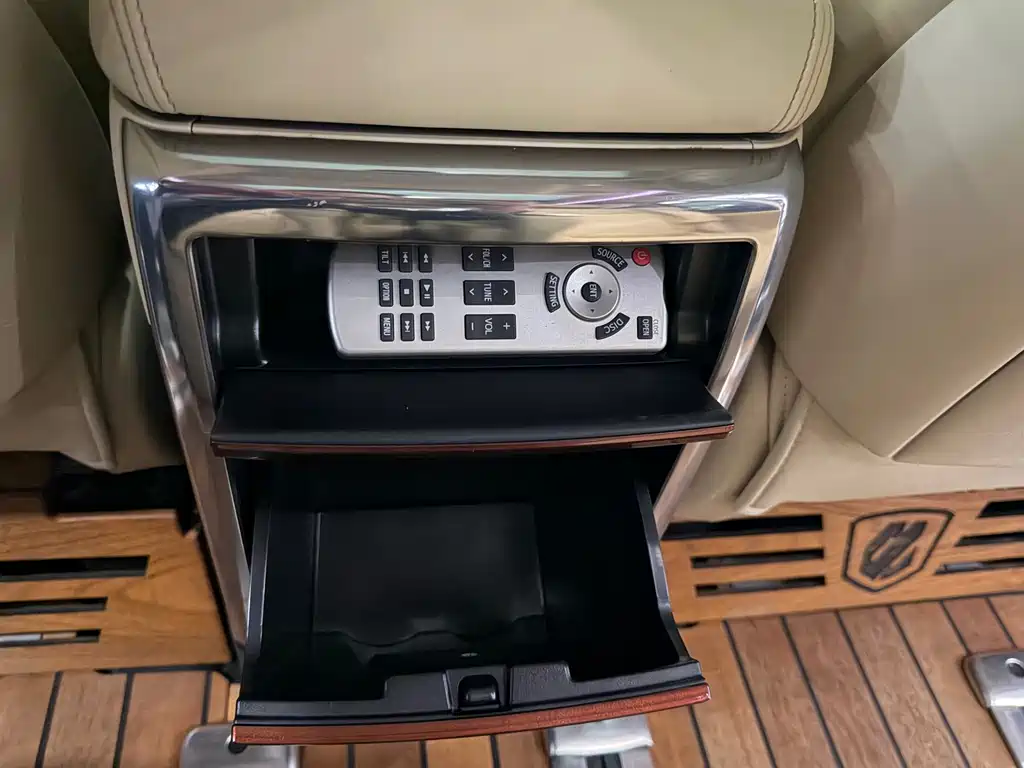 Toyota Alphard — миниатюра 11