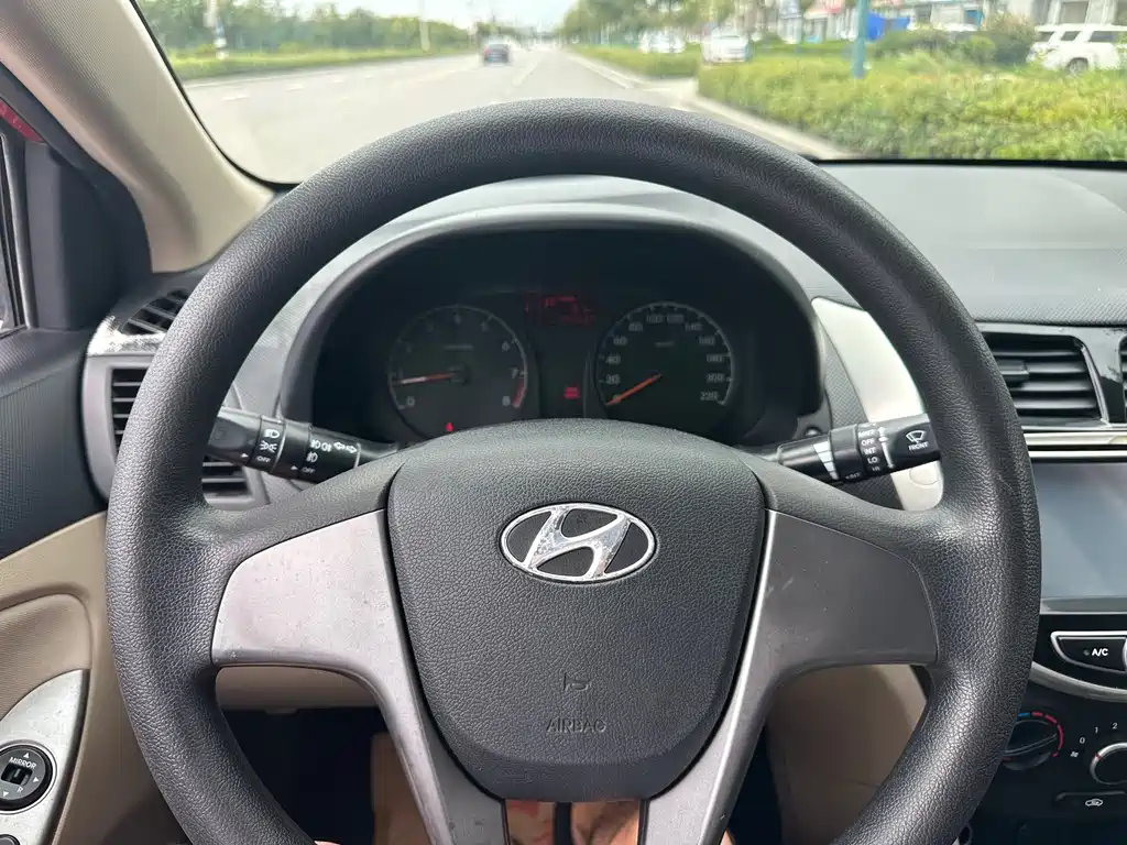 Hyundai Verna — миниатюра 9