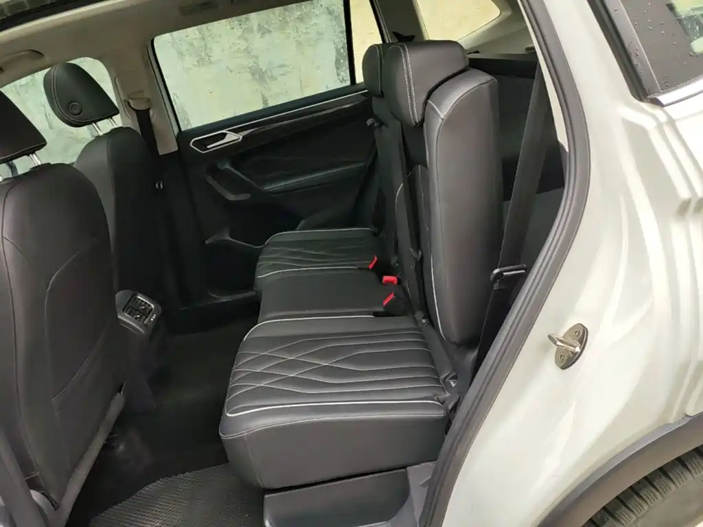 Volkswagen Tiguan L — миниатюра 17
