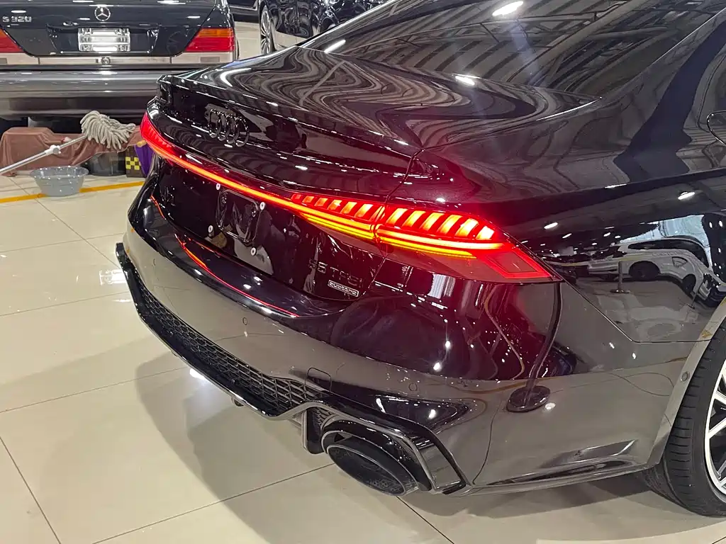 Audi A7L 2023 45 TFSI quattro S-line