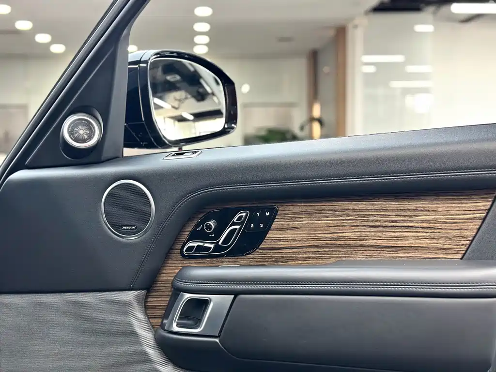 Land Rover Range Rover — миниатюра 7