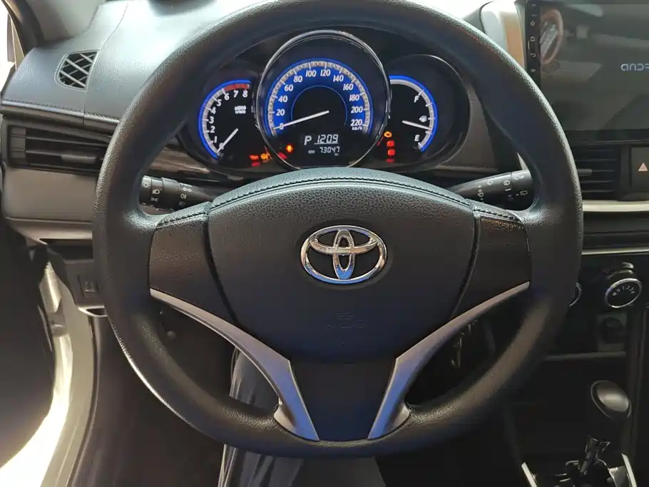 Toyota Yaris L — миниатюра 15