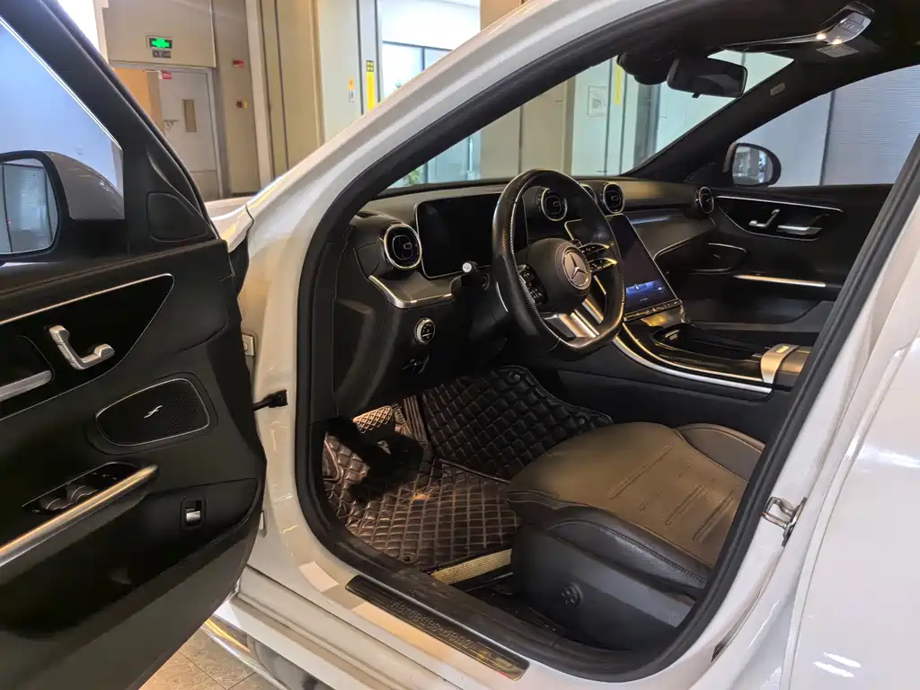 Mercedes-Benz C-Class — миниатюра 5