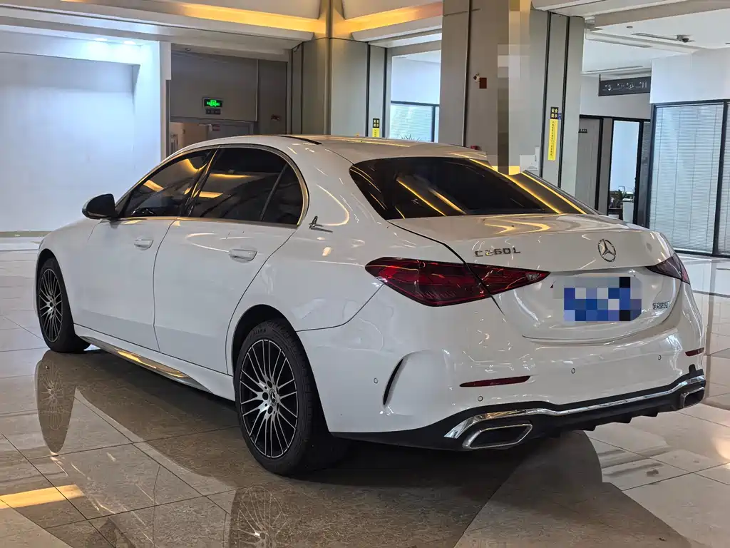 Mercedes-Benz C-Class — миниатюра 13