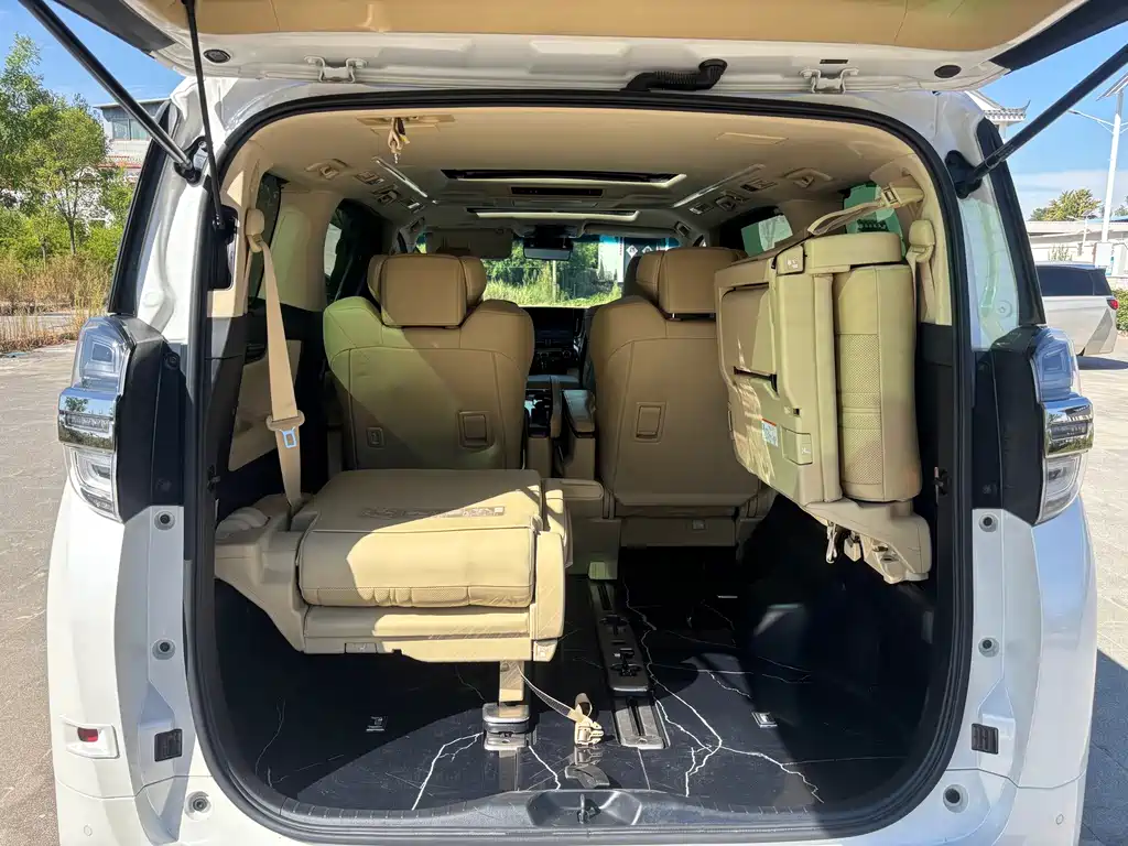 Toyota Vellfire — миниатюра 14