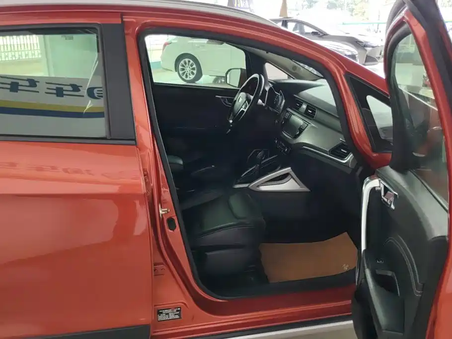 Geely Vision X3 — миниатюра 8