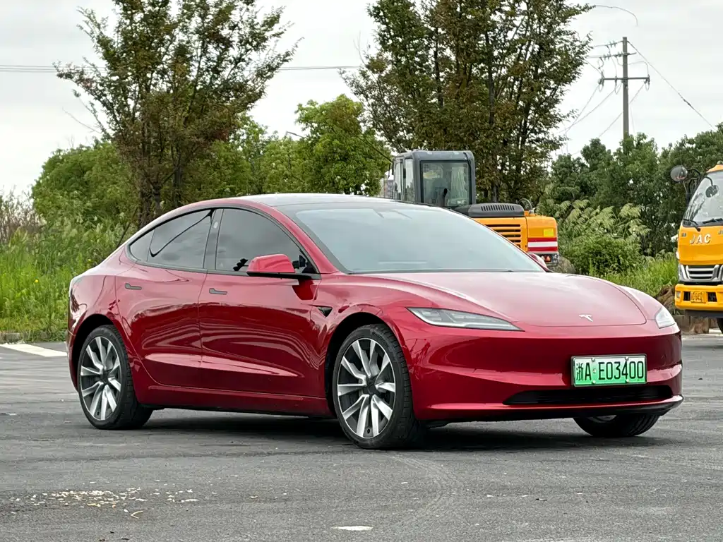 Tesla Model 3 — миниатюра 2