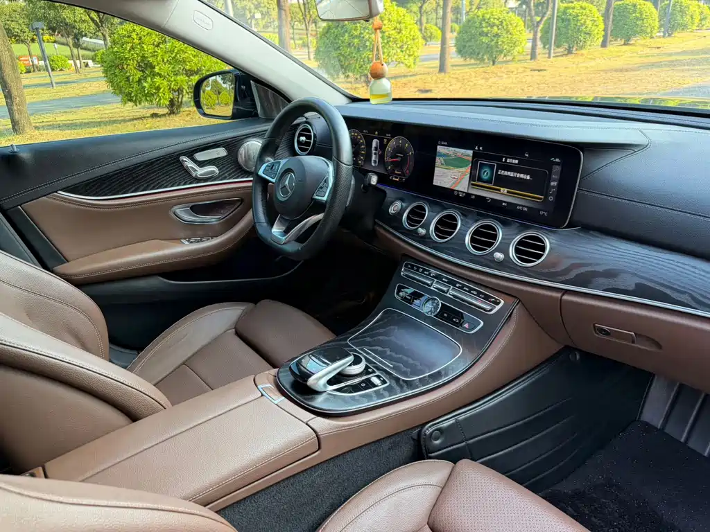 Mercedes-Benz E-Class — миниатюра 10