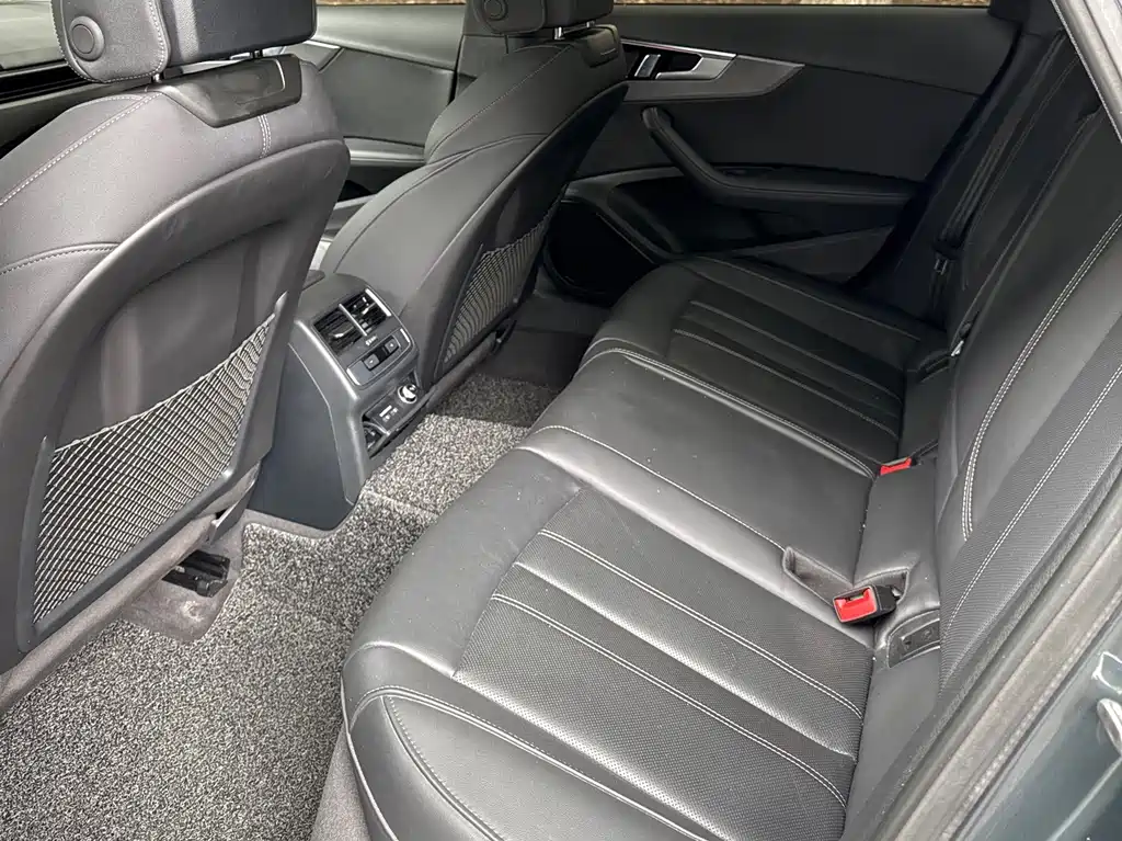 Audi A4L 2024 40 TFSI Luxury
