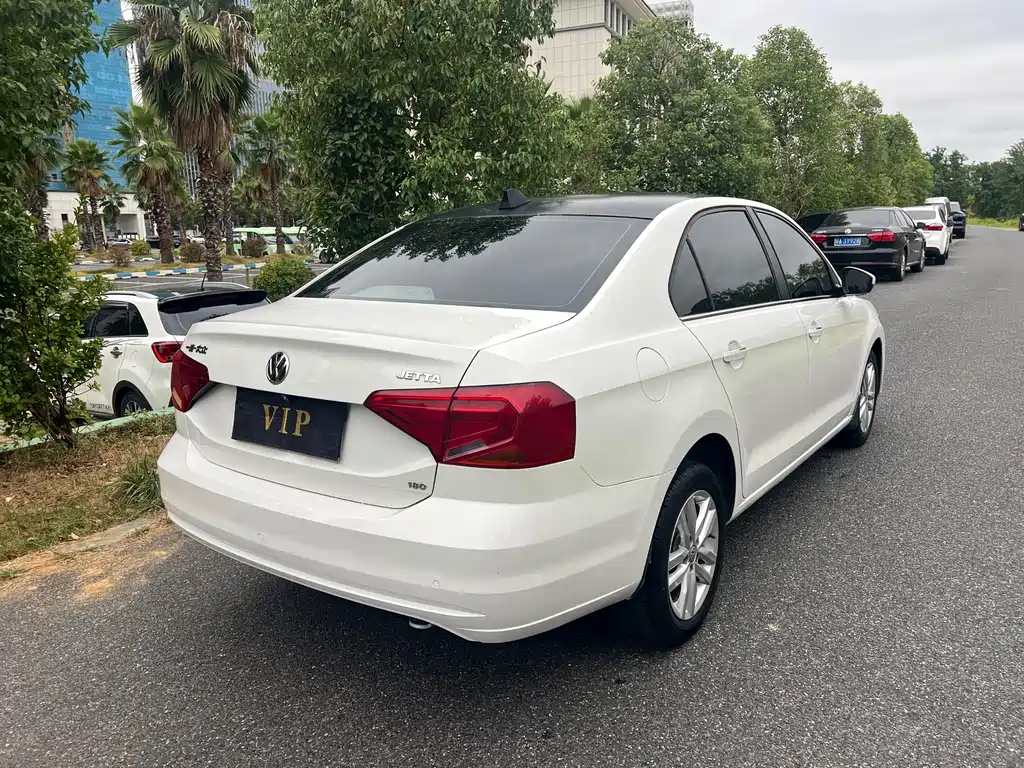 Volkswagen Jetta — миниатюра 8