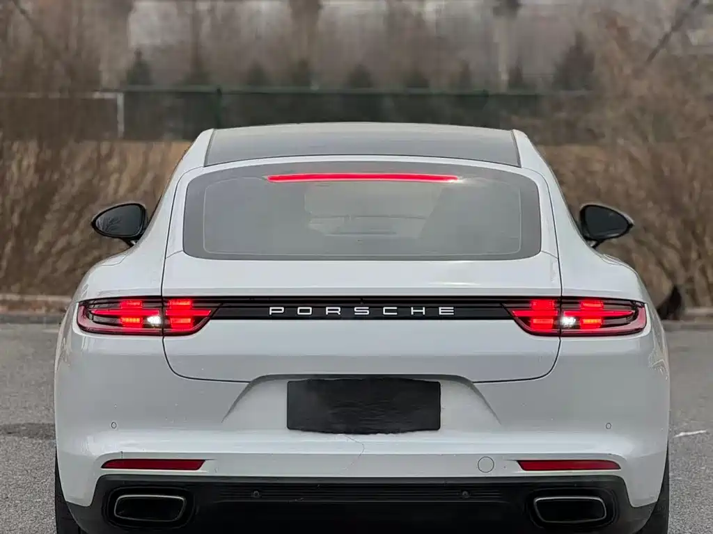 PORSCHE PANAMERA