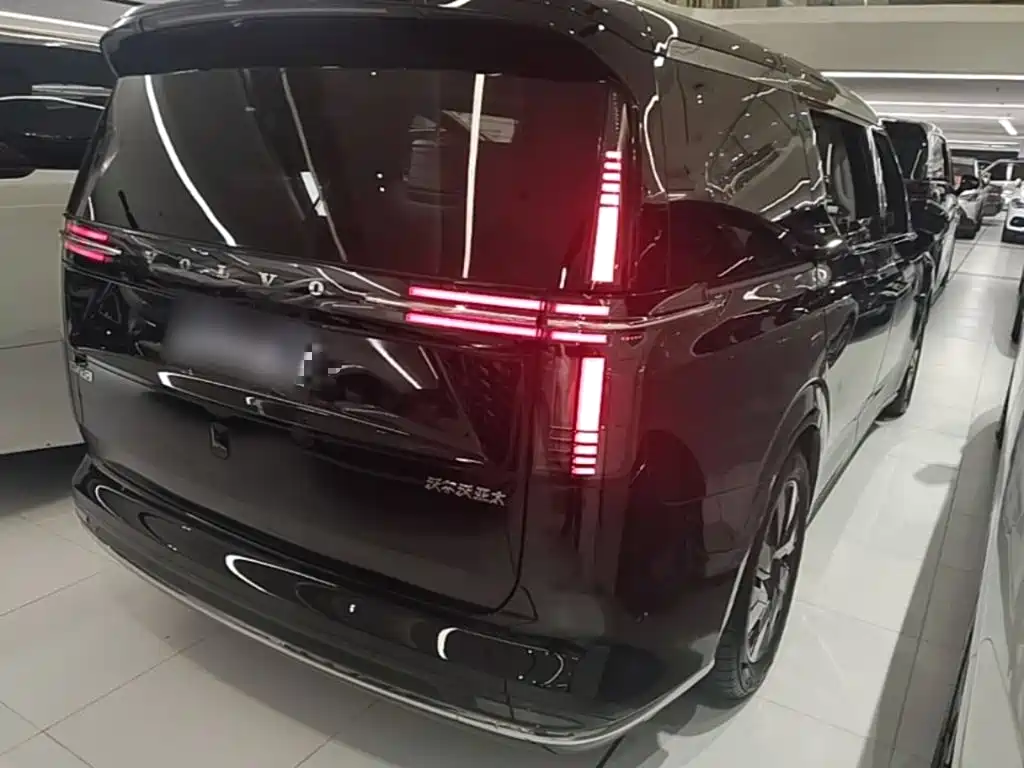 Volvo EM90 2025 Ultra мест