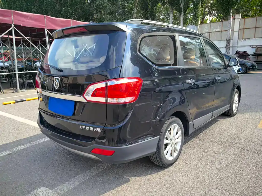 Baojun 730 2014 1.5L MT Comfort 7 мест