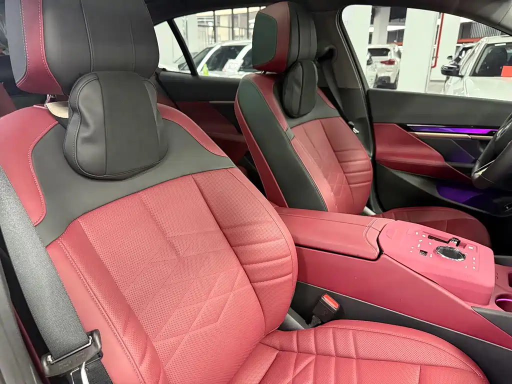 BMW 5 Series — миниатюра 11