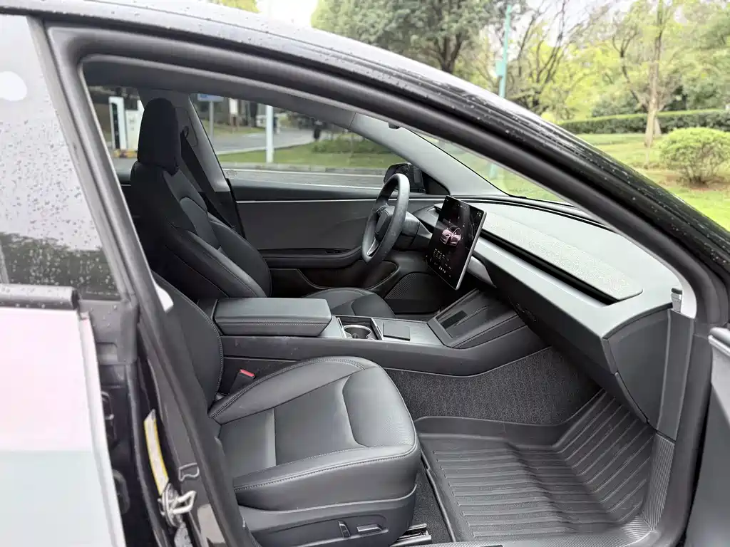 Tesla Model 3 — миниатюра 12