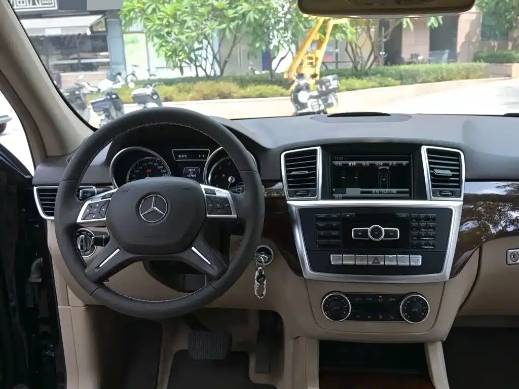 Mercedes-Benz M-Class — миниатюра 4