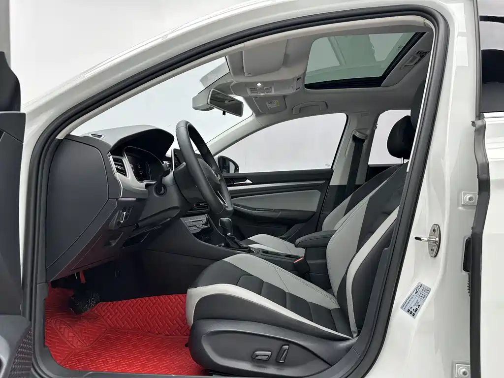 Volkswagen Bora 2023 280TSI DSG