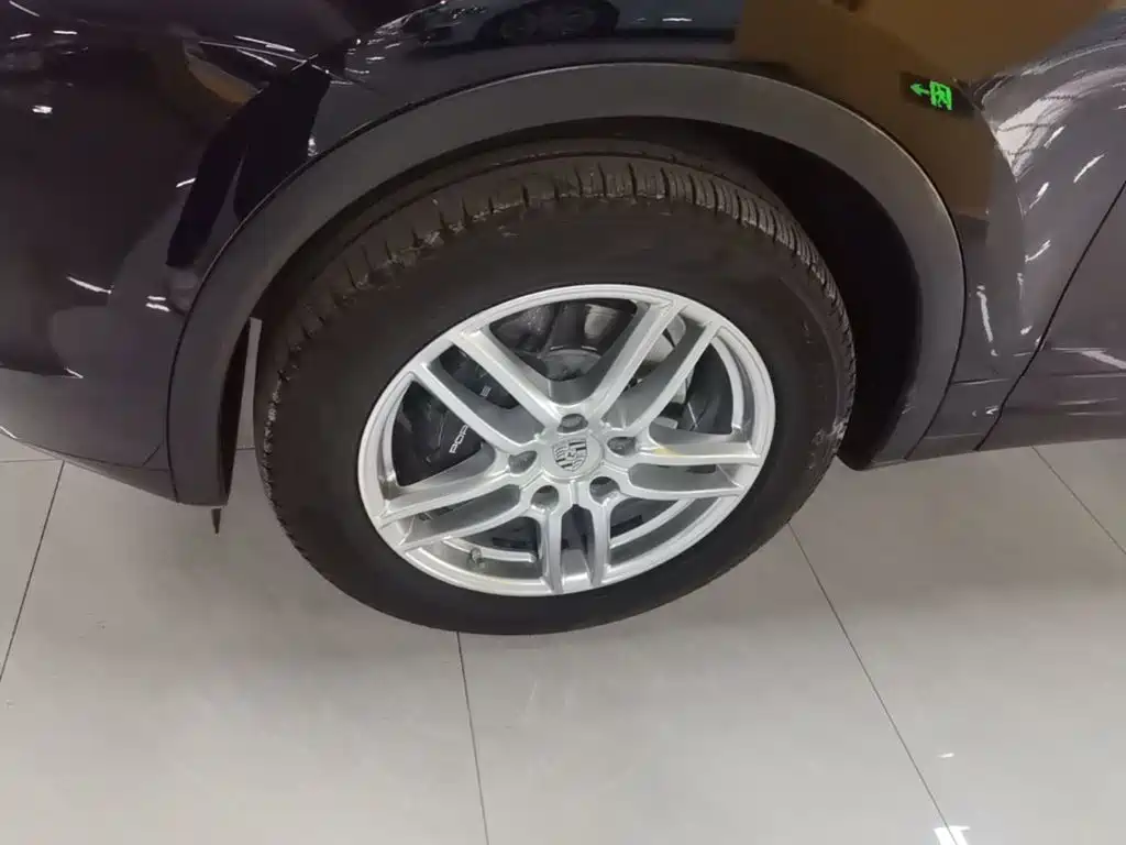 Porsche Cayenne — миниатюра 23