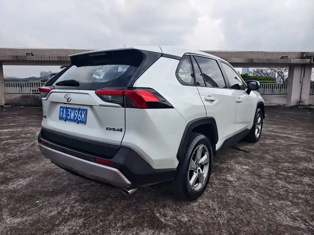 Toyota RAV4 — миниатюра 14