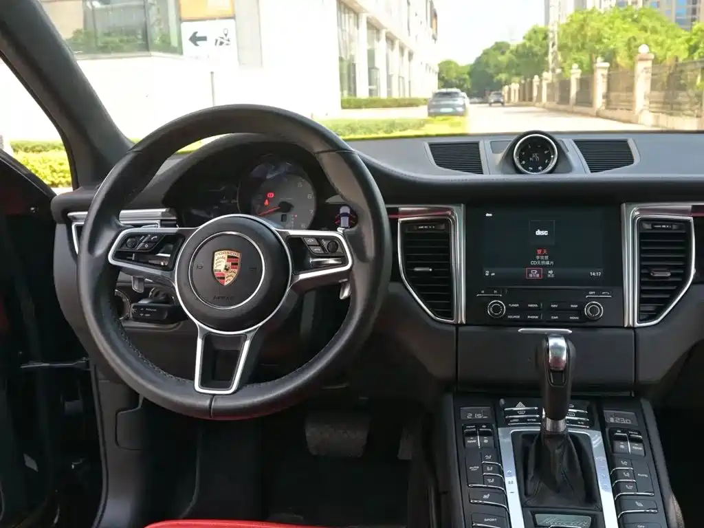 Porsche Macan — миниатюра 6