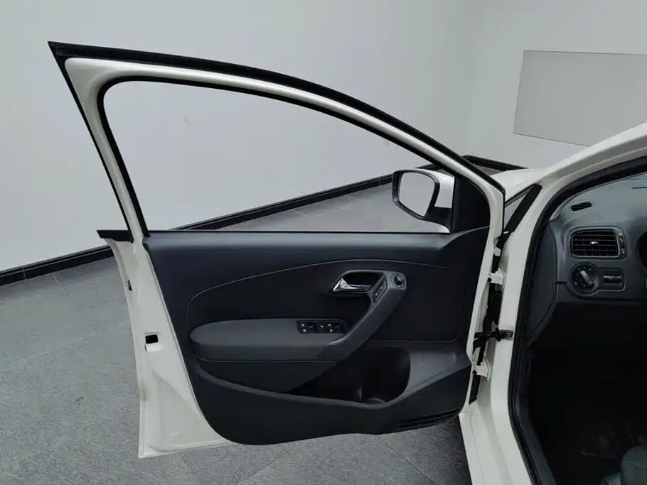Volkswagen Polo — миниатюра 7