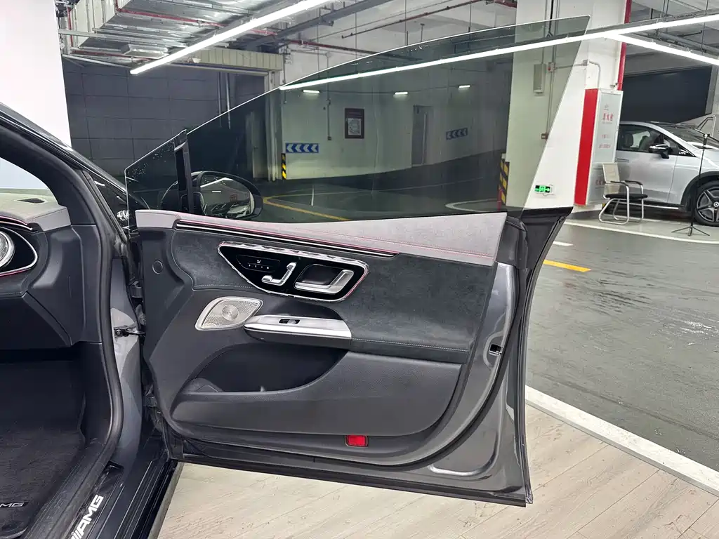 Mercedes-Benz EQE AMG — миниатюра 12