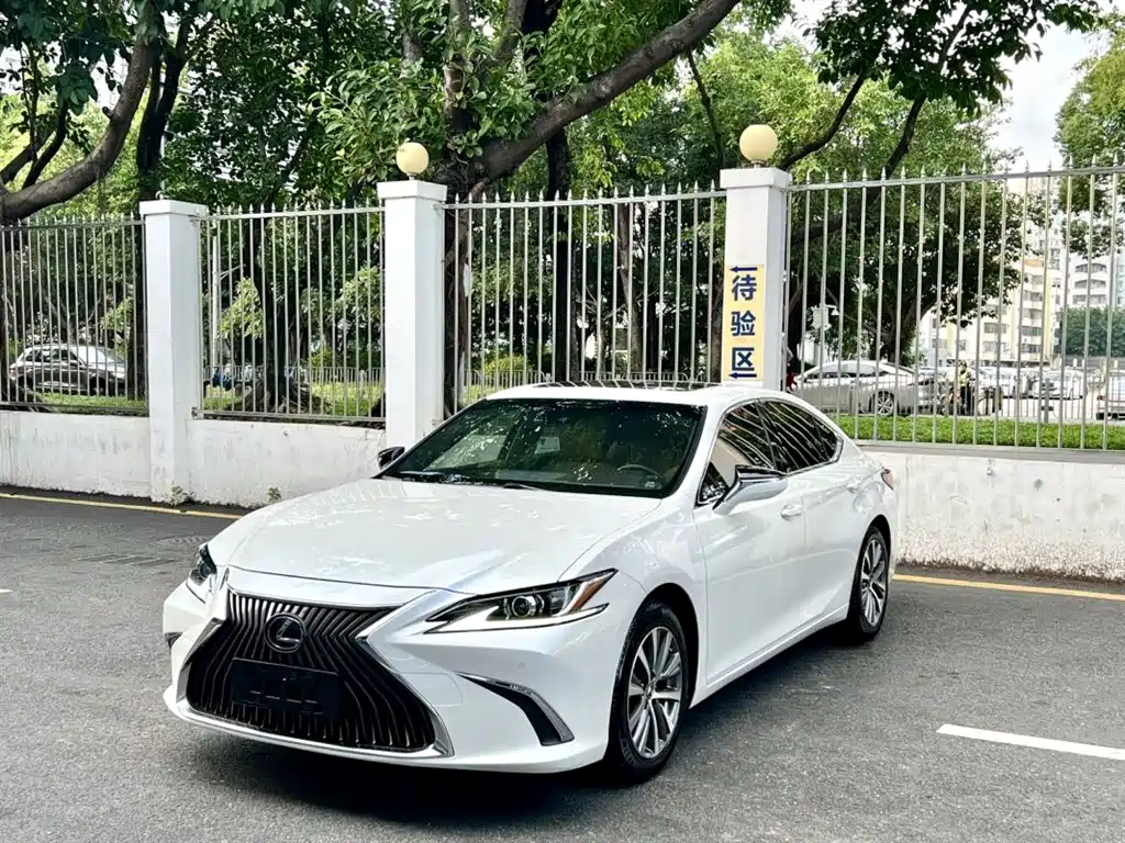 Lexus ES 2018 260 V