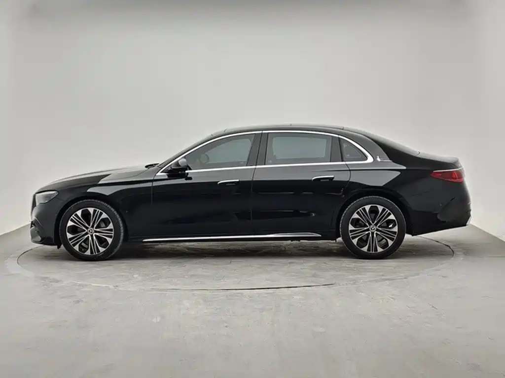 Mercedes-Benz E-Class — миниатюра 2