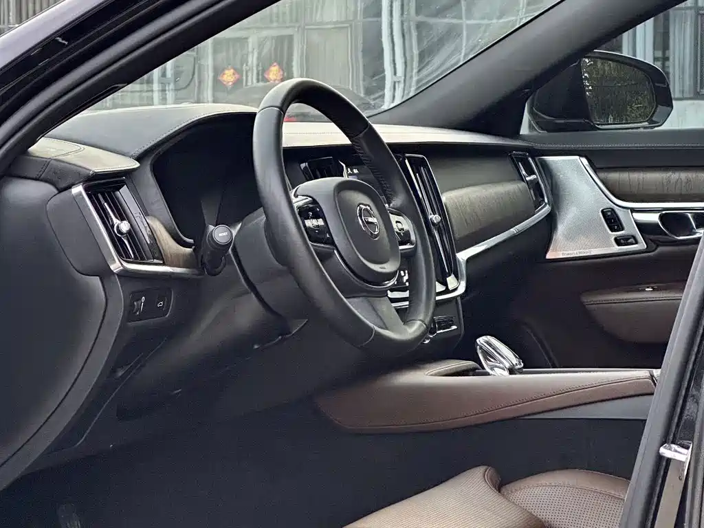 Volvo S90 — миниатюра 4