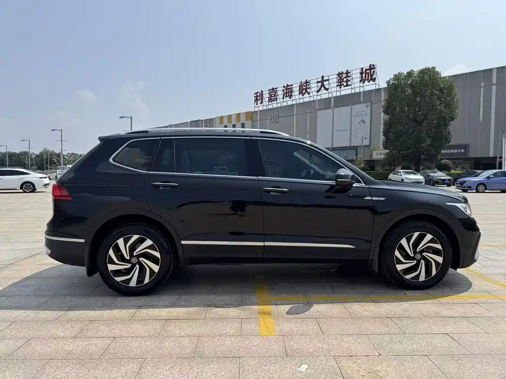 Volkswagen Tiguan L — миниатюра 8