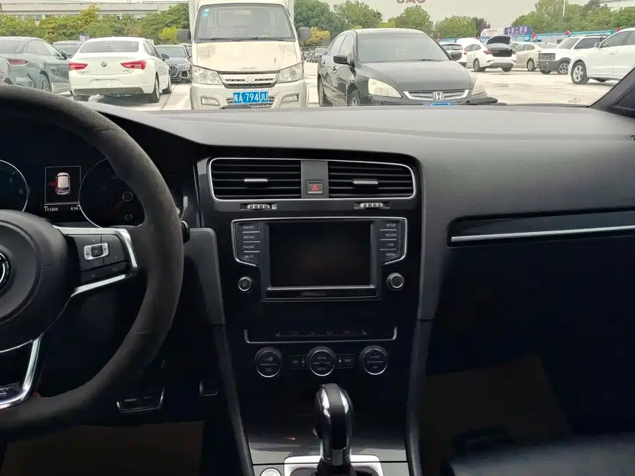 Volkswagen Golf GTI — миниатюра 13
