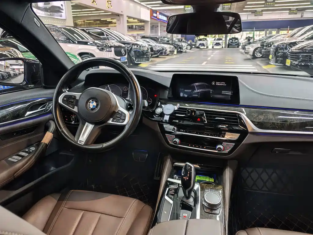 BMW 5 Series — миниатюра 11