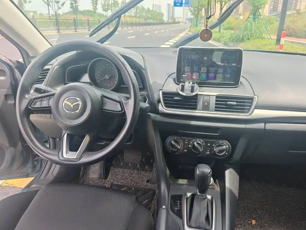 Mazda 3 Axela — миниатюра 7