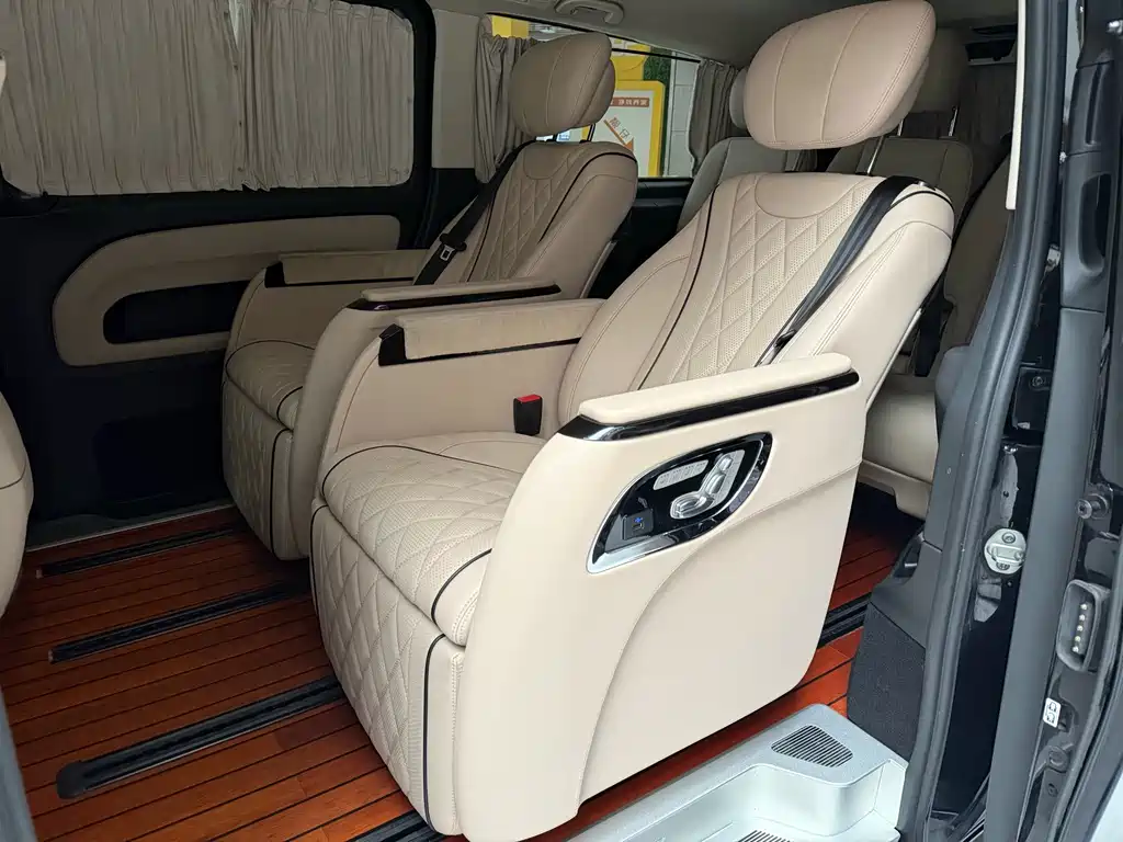 Mercedes-Benz Vito 2020 2.0T 7 мест