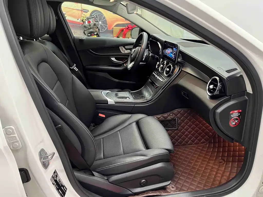Mercedes-Benz C-Class — миниатюра 12