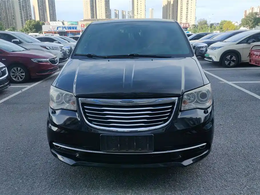 Chrysler Grand Voyager (Import) — миниатюра 2